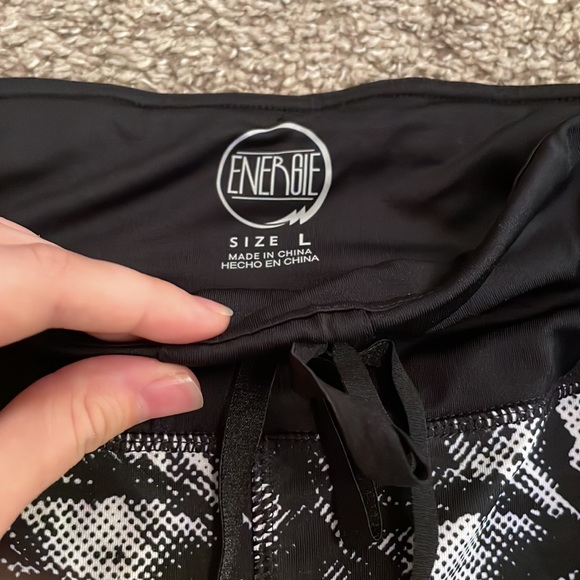 Energie fun print cropped leggings/yogas size L. - Picture 3 of 4
